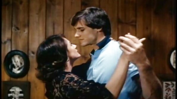 A pirang jeung brunette ram silih kalawan dildos badag maranéhanana