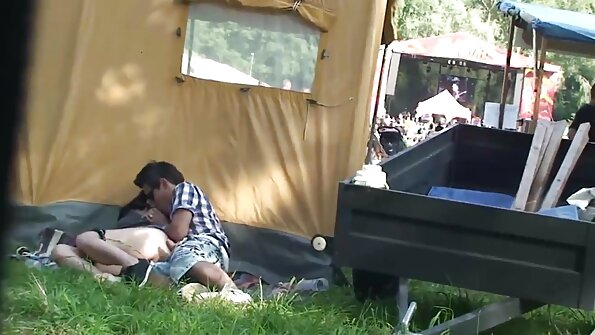 A pirang jeung burit teguh ieu lalaki fucked di pussy baseuh nya