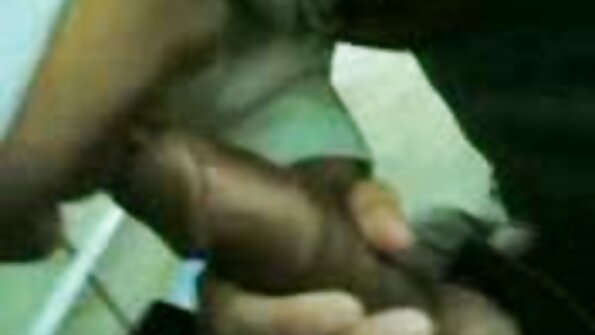 A hottie jeung burit buleud nice nembongkeun urang kumaha manéhna nyokot cock