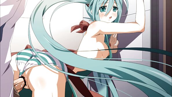 A pirang jeung burit plump nempatkeun sungut nya dina kontol kandel