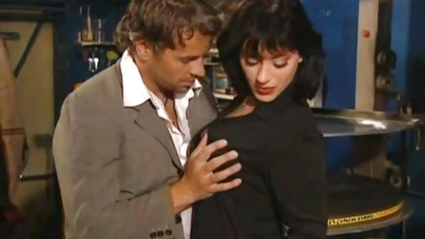 Tits badag Asian kageulisan stretched kaluar ku kontol hideung gigantic ieu