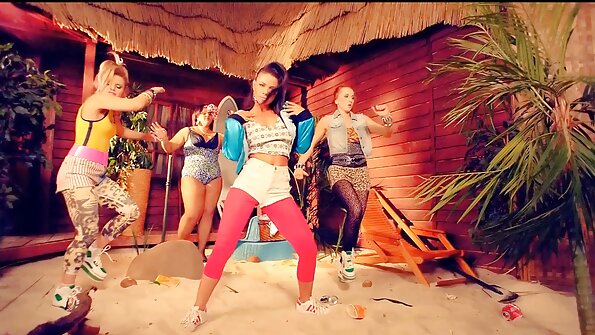 Pirang slavegirl mikanyaah lamun master nya fucking dirina dina burit