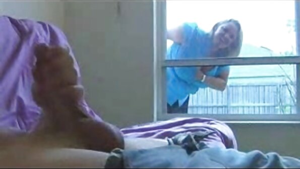 Pirang anu gaduh payudara ageung nuju ditembus saé pisan