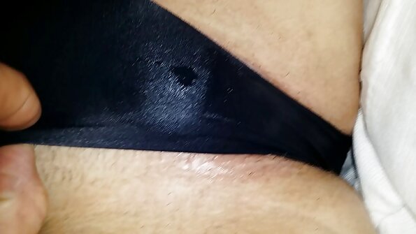 A Jalang busty jeung tits alam teasing biwir cunt baseuh nya