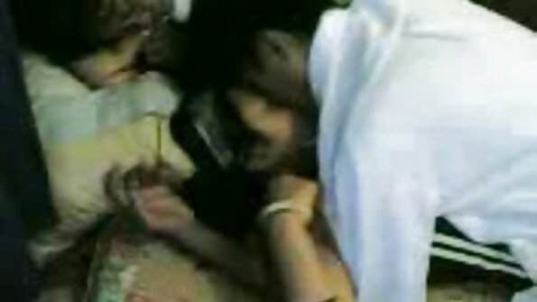 Hiji hal busty jeung kulit bulak jeung nipples bulak geus meunang ditembus