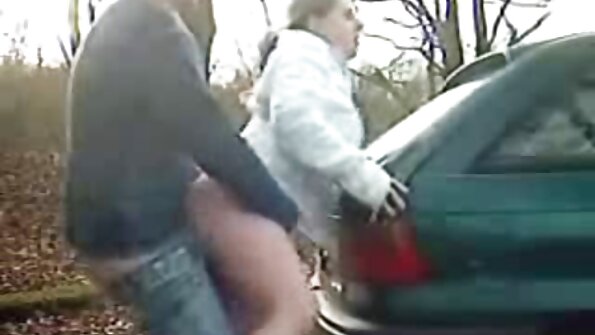 Saatos jogging ceking pirang copulates kalawan pasangan bungah