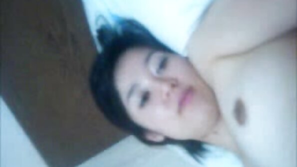 A Chick kalawan tits badag ieu lalaki rammed di pussy baseuh nya