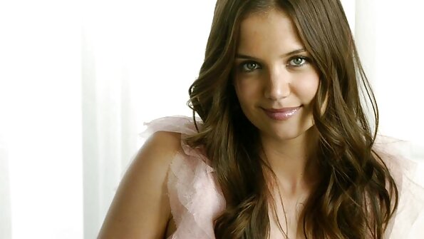 Adorable ponrstar tunggang a cock ditangtoskeun di imah