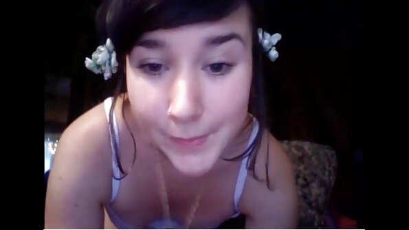 A redhead nu boga awak nice keur maén kalawan pussy baseuh nya