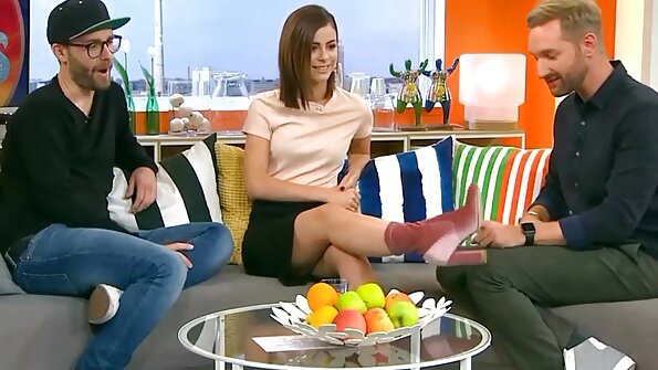 A pamajikan bos seksi keur narima cock di pussy nya di tempat nya