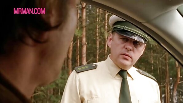 Babe kalayan bentuk anu luar biasa nyéépkeun waktos anu luar biasa sareng palatihna