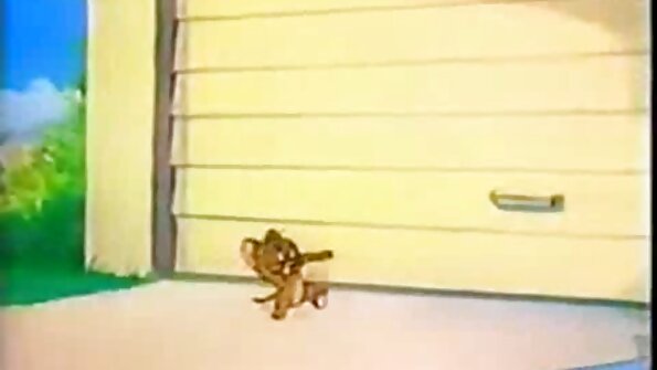 Pirang jeung burit badag ieu licking kontol badag dina ranjang