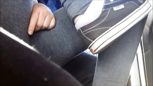 A bimbo jeung pigtails karasaeun burit nya meunang urut dina video