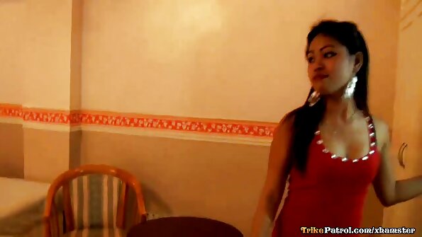 A Chick kalawan tits badag ieu rubbing pussy baseuh jeung seksi nya kiwari