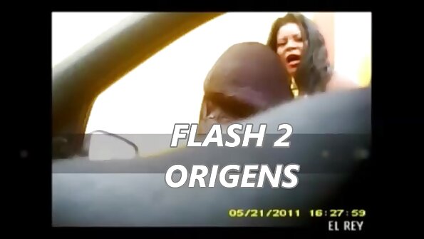 A pirang haired pondok ngajadikeun lalaki nya meunang hiji cacakan kalawan cunt nya