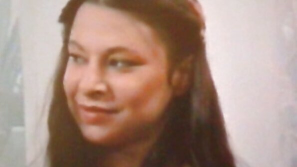 A Asian slutty nu boga tits badag méré pakasaban niup di kolam renang nu