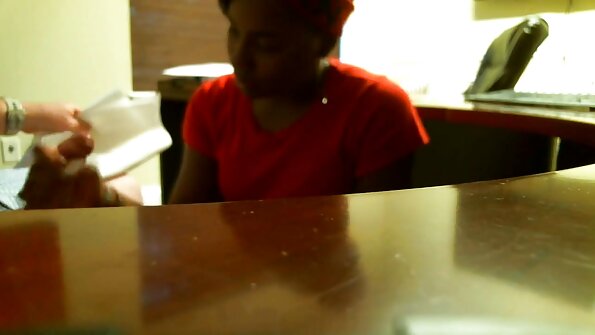 A milf busty ngaluarkeun seragam nya lajeng manehna narima cock