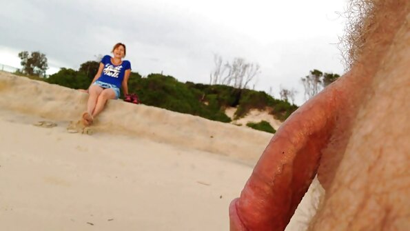 A Chick jeung burit seksi ieu fucked anally dina ranjang ku lover nya