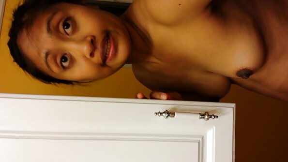 A pirang jeung boobs badag boga sababaraha fun jeung pussy nya nyalira