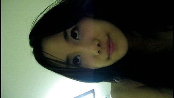 A brunette jeung pussy seksi lalaki fucked teuas dina ranjang