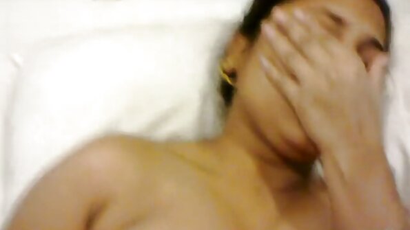 A chick kalawan tits endah lalaki ditembus dina sofa