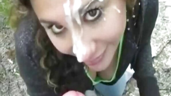 Lalaki badag geus meunang luhur dina shoving lingga kana liang redhead urang