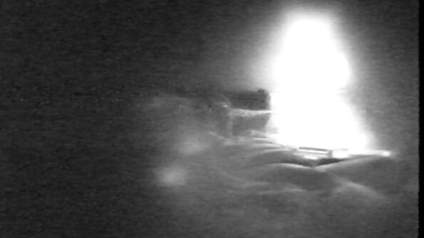 A pirang nu boga kacamata nya dina tunggangan cock ngadegdeg badag