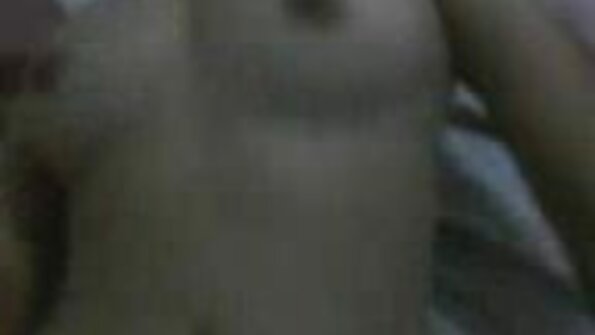 A chick busty nu mikanyaah cock nyaeta on lalaki nya jeung manehna kissing anjeunna