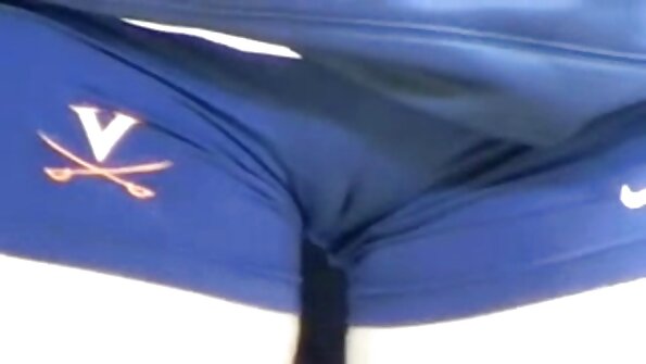 A pirang jeung tits leutik fools sabudeureun kalawan lover nya di kebon