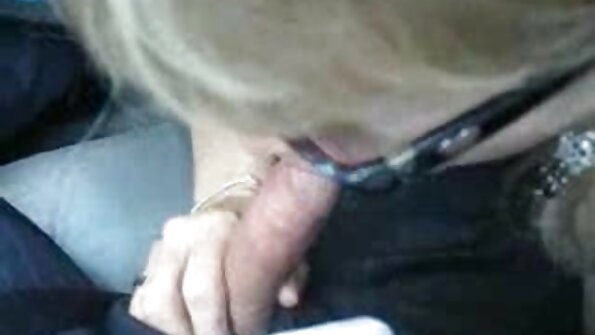 A brunette jadi gélo bari bangsat gaya doggy dina ranjang