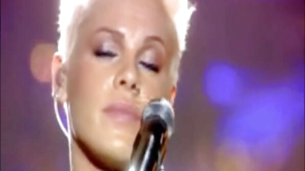 A brunette nu boga payudara badag keur smeared kalawan dosis panas tina cum