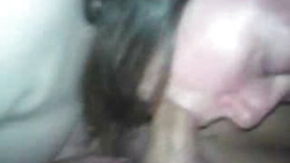 A brunette jeung burit buleud nice ieu licking a cock teuas