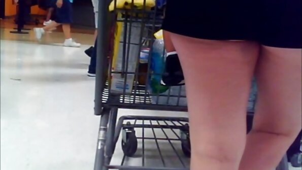 Hiji awéwé seksi jeung sababaraha boobs badag lalaki fucked dina ranjang